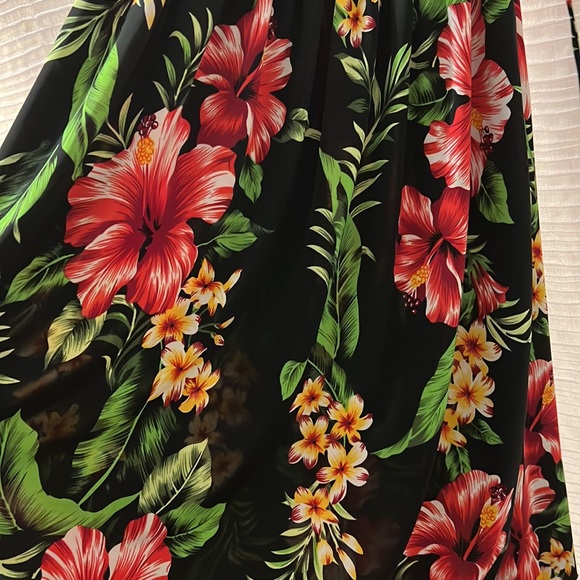 Hawaiian dress! 🌺 - Picture 2 of 3